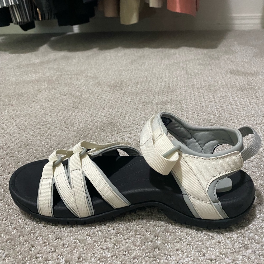 Lovely TEVA Tierra Sandle. This is my most favorite TEVA